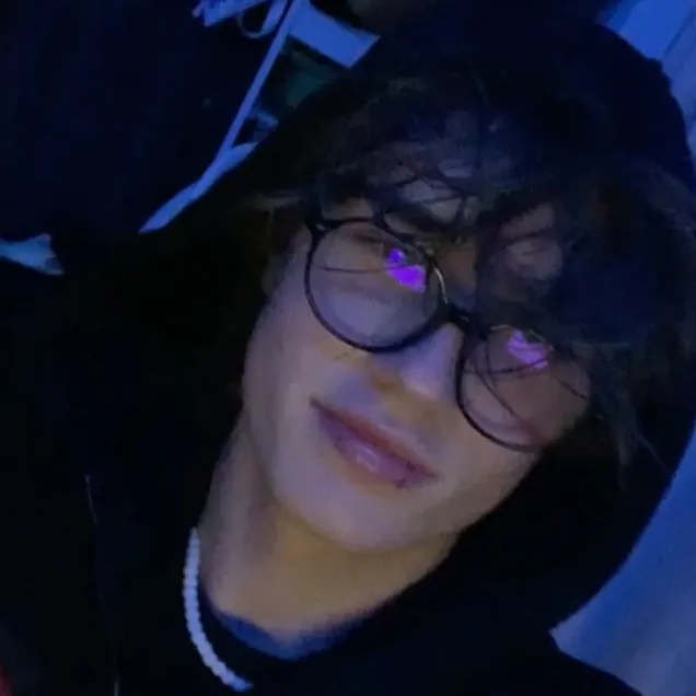 chat with ai character: skyler (sky)