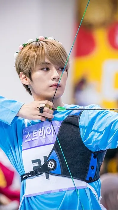 ai character: -Lee know- background