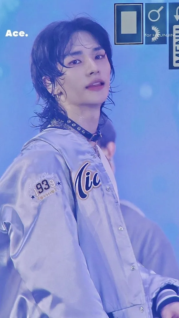 ai character: Hwang Hyunjin background