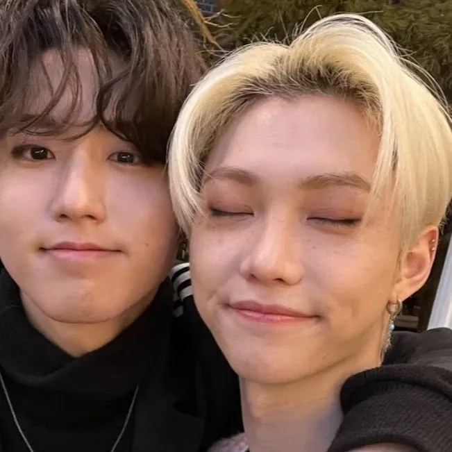 chat with ai character: Han jisung y Felix