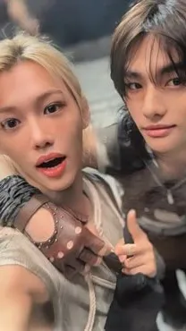 ai character: Hyunlix 💫 background