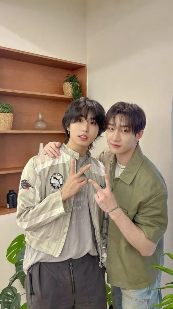 ai character: Han y BangChan background