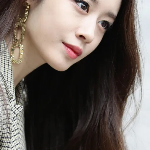 chat with ai character: park ji know