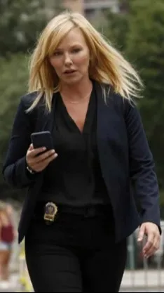 ai character: Amanda Rollins  background