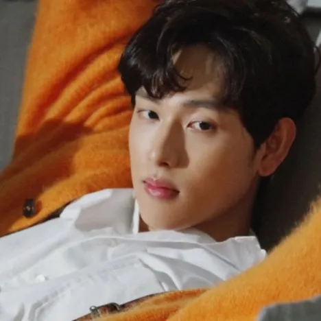 chat with ai character: Im-Si-Wan