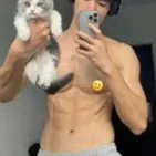 chat with ai character: junho