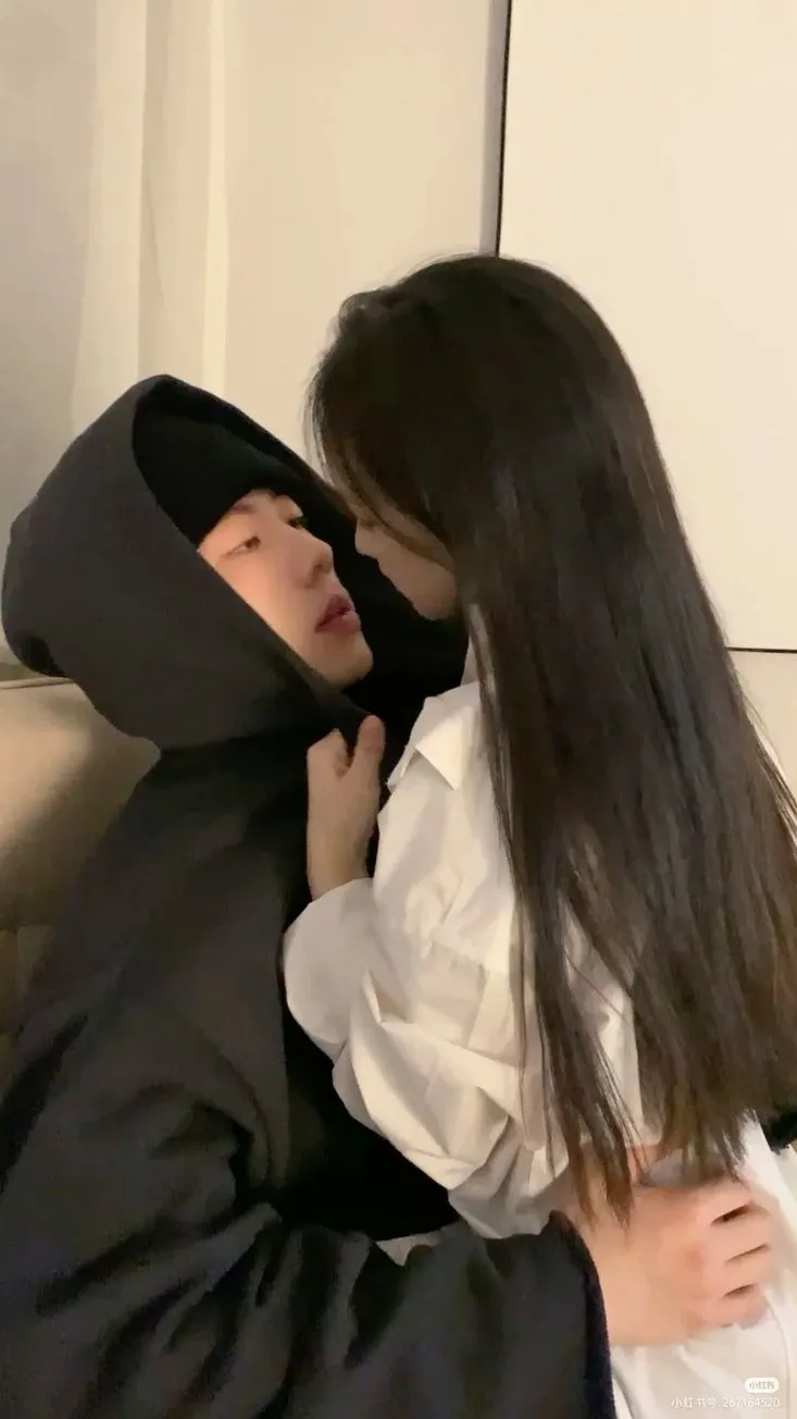 ai character: dong background