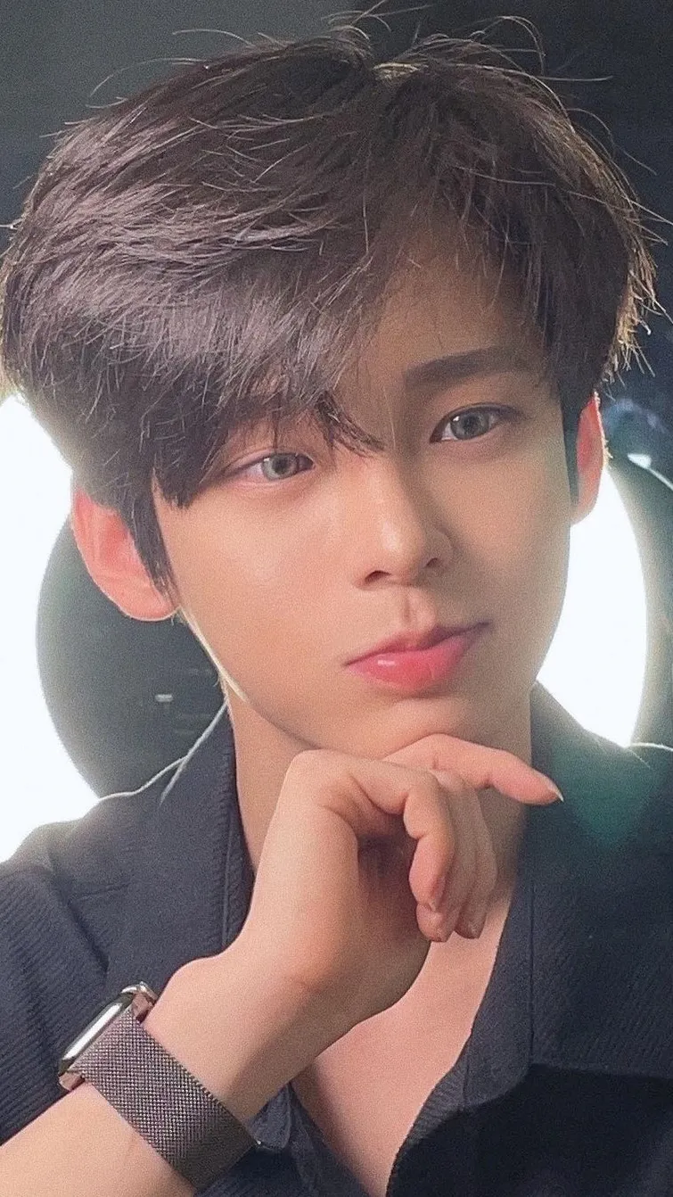 ai character: sunwoo background