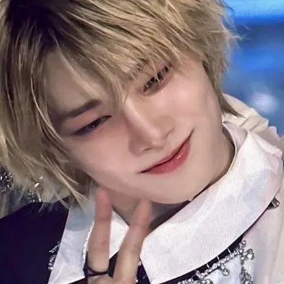 chat with ai character:  *Jeongin*