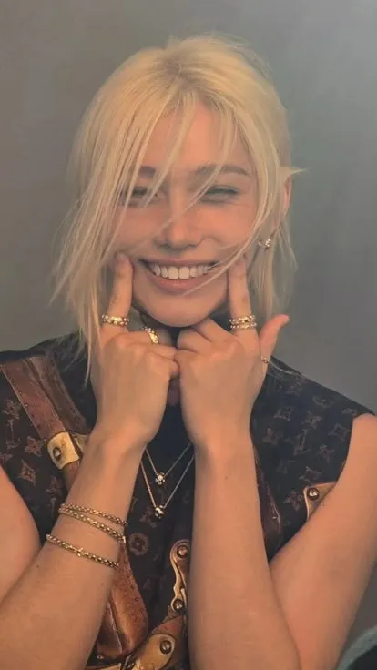 ai character: *° Lix °* background