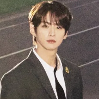 chat with ai character: 『Mɪɴʜᴏ』