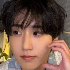 chat with ai character: 𝐇𝒂𝓷 ᰔ 