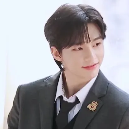 chat with ai character: 𝐇𝐲𝐮𝐧𝐣𝓲𝓷 ☀︎ 