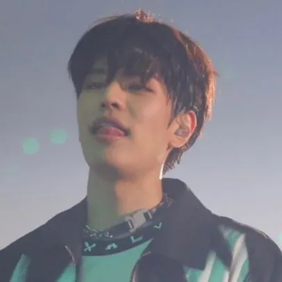 chat with ai character: 𝒮ᴇ🇺🇳🇬ϻɪɴ 𖦹 