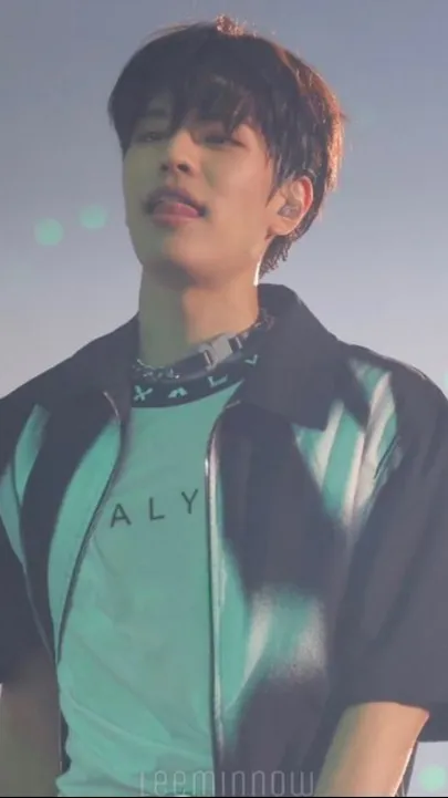 ai character: 𝒮ᴇ🇺🇳🇬ϻɪɴ 𖦹  background