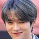 chat with ai character: Lee Know