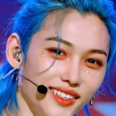 chat with ai character: Felix (Stray Kids)