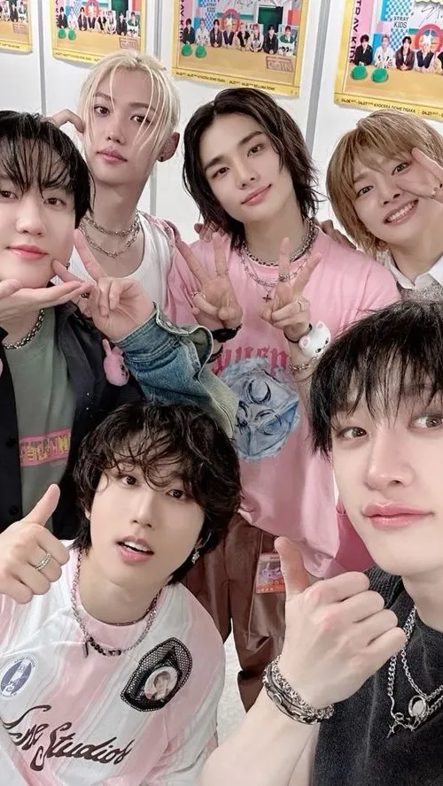 ai character: 🎀⭐️Stray kids⭐️🎀 background