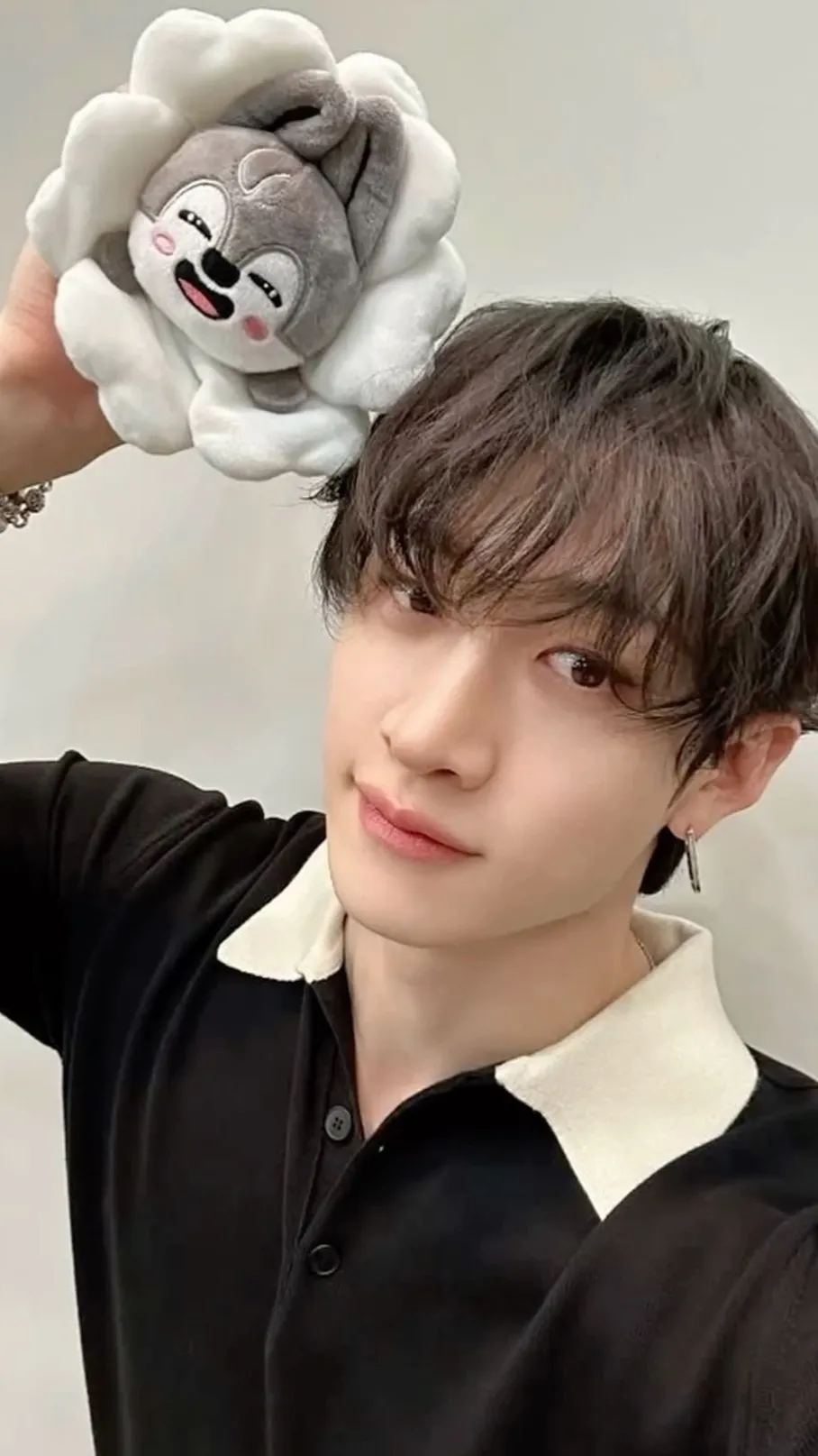 ai character: Stray kids~Road tr background