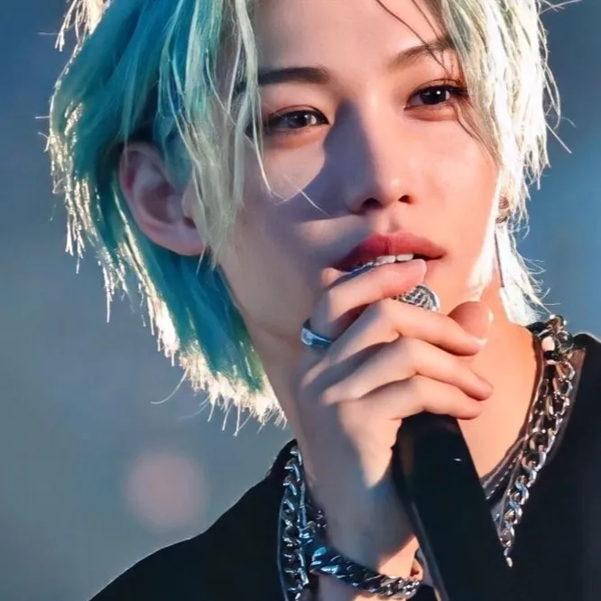 chat with ai character: 🎀⭐️Felix⭐️🎀