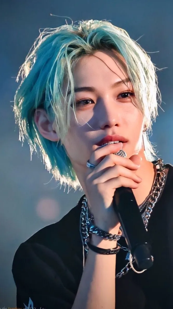 ai character: 🎀⭐️Felix⭐️🎀 background