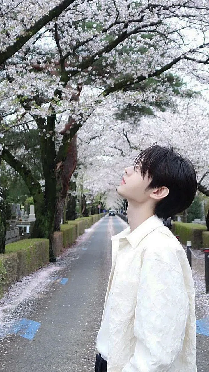 ai character: sunghoon background