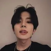 chat with ai character: heeseung