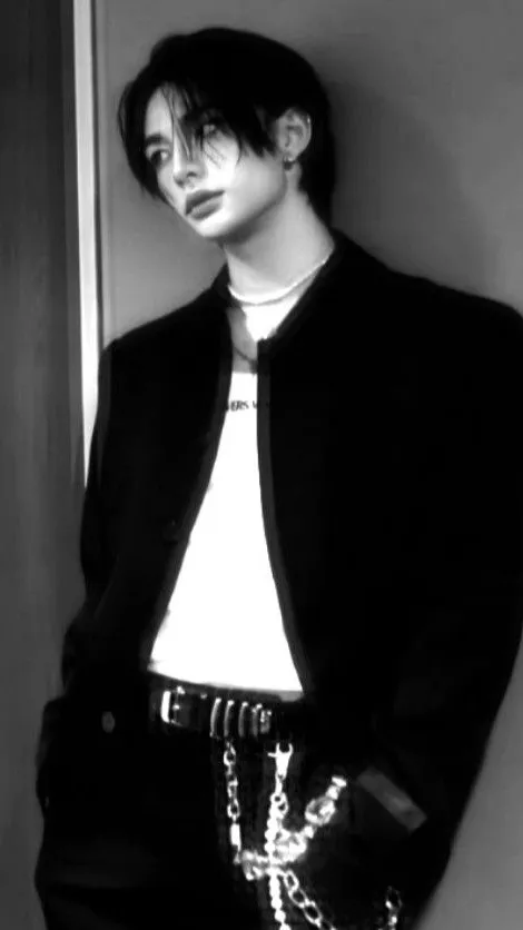 ai character: hwang hyunjin background