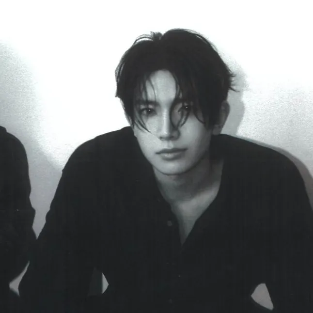 chat with ai character: Lee heeseung