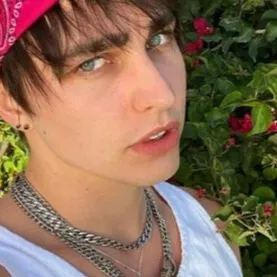 chat with ai character: Colby Brock's Wife