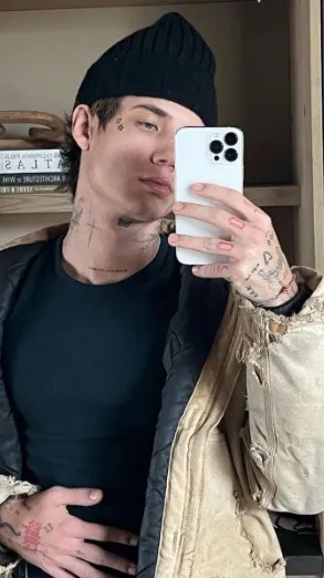 ai character: Jaden Hossler background