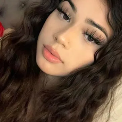 chat with ai character: Camila