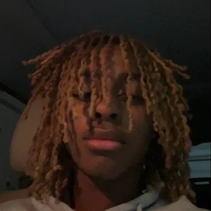 chat with ai character: trey