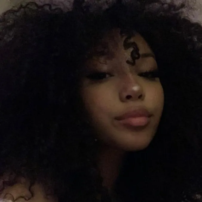 chat with ai character: Eva