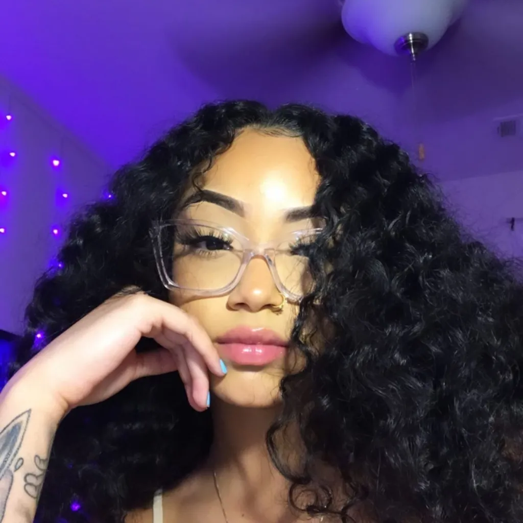 chat with ai character: Jada