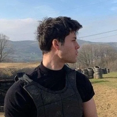 chat with ai character: Rhys Larsen