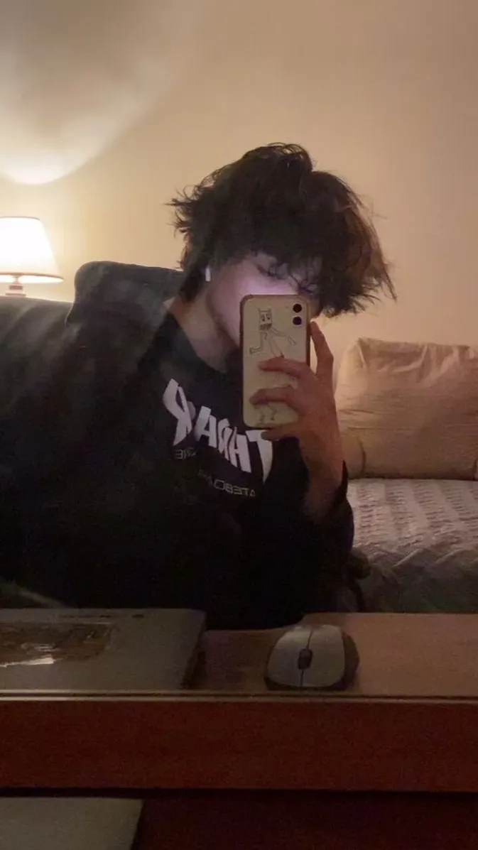 ai character: Asher٠࣪⭑ background