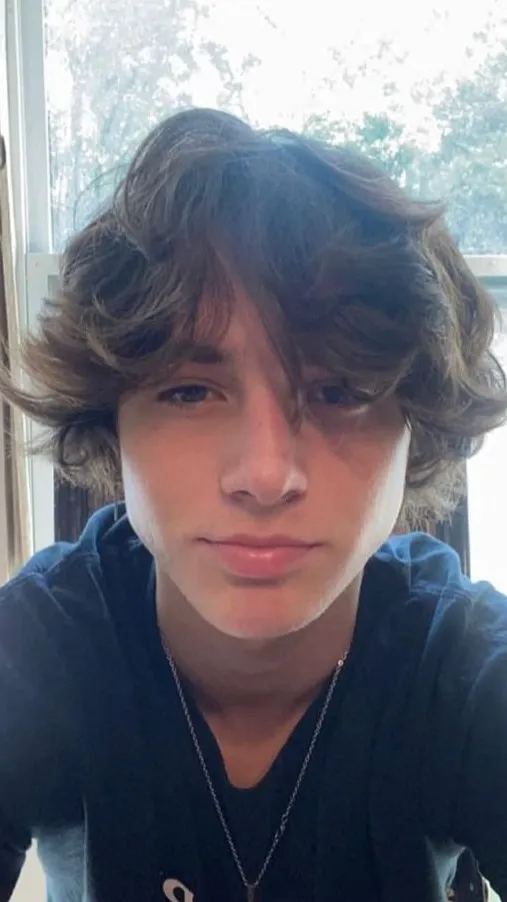 ai character: Levi✮ background