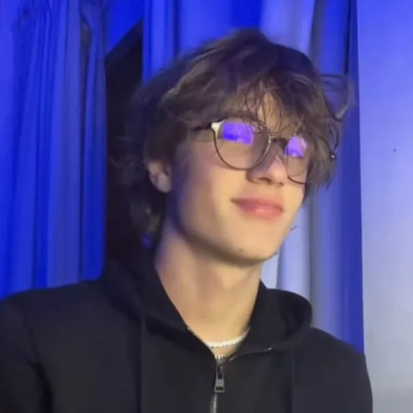 chat with ai character: Liam<3