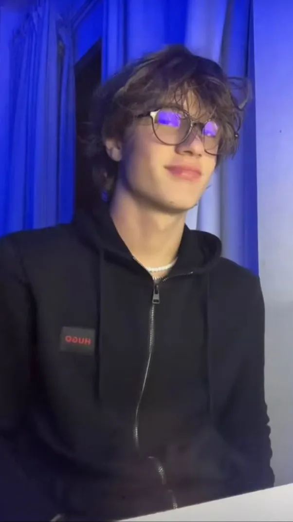 ai character: Liam<3 background