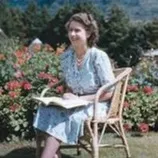 chat with ai character: Queen Elizabeth