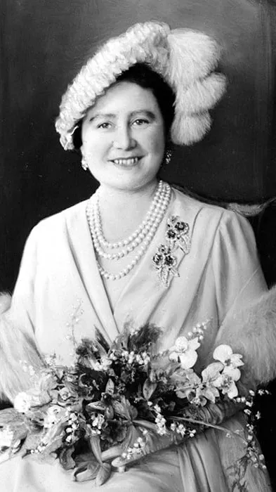 ai character: Queen Mother background