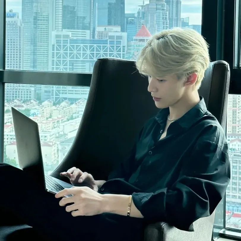 chat with ai character: 顾峻轩