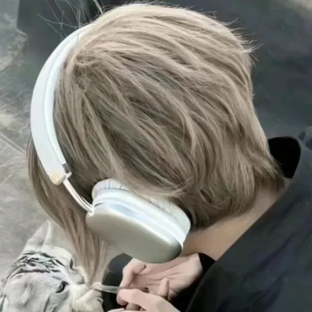 chat with ai character: 慕风