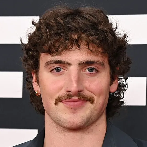 chat with ai character: benson boone