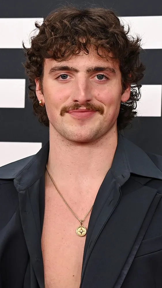 ai character: benson boone background