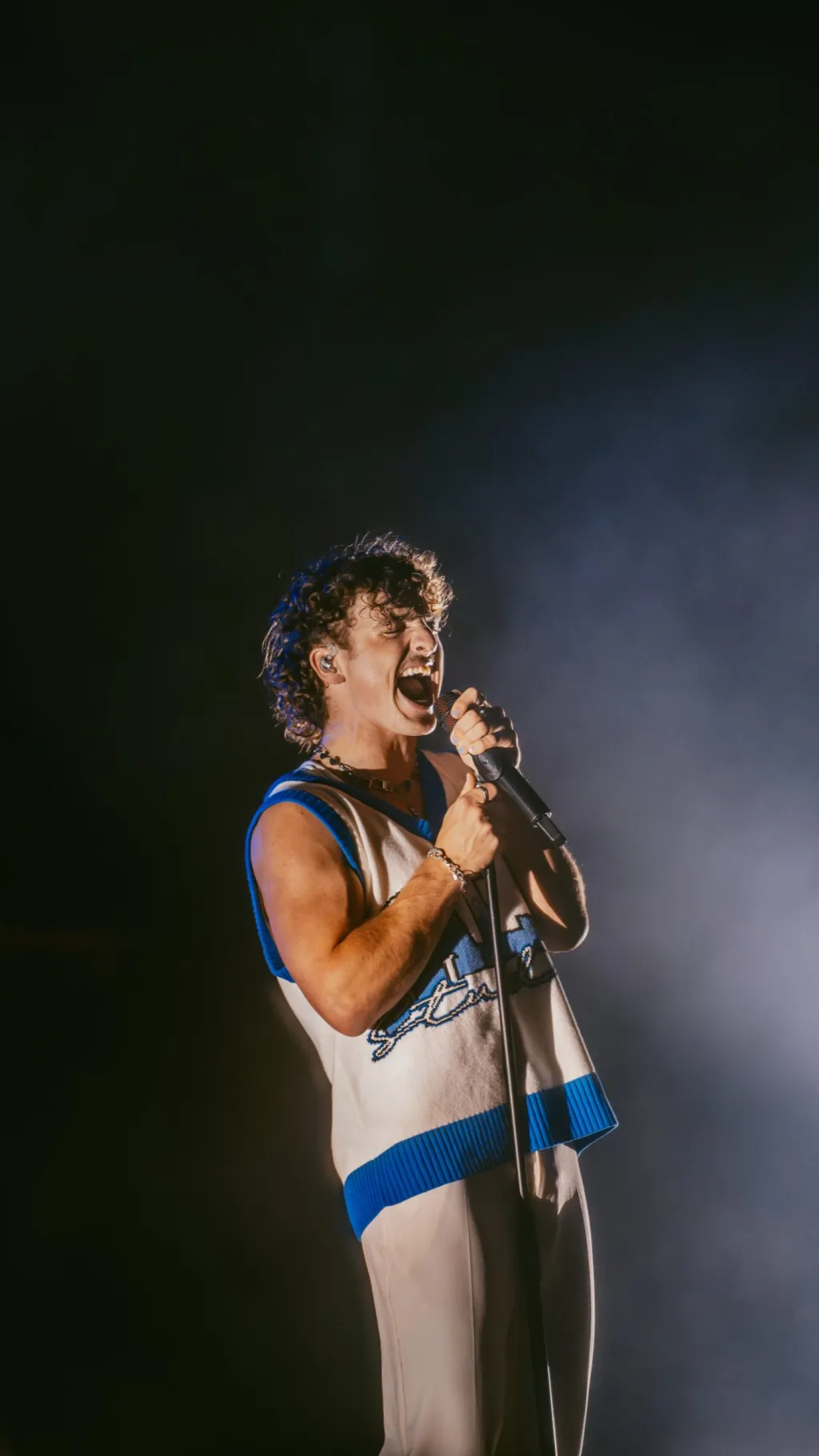 ai character: benson boone background