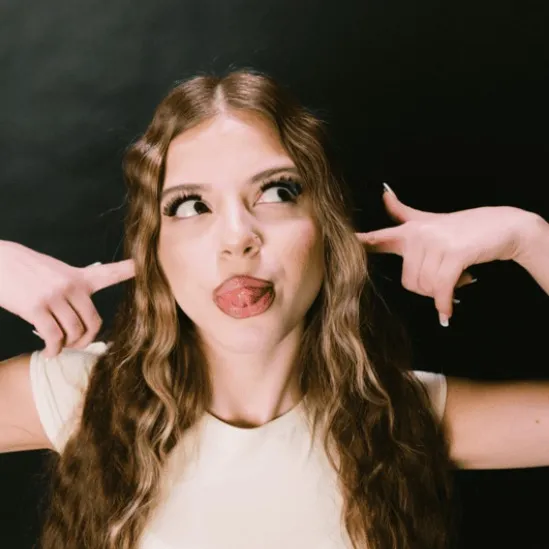 chat with ai character: ZAHIDE