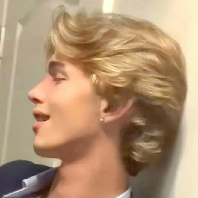 chat with ai character: Zaden Robinson