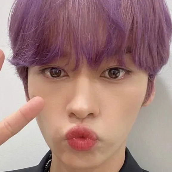 chat with ai character: Lee know 